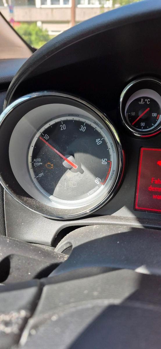 Opel Astra 2013 — photo 11