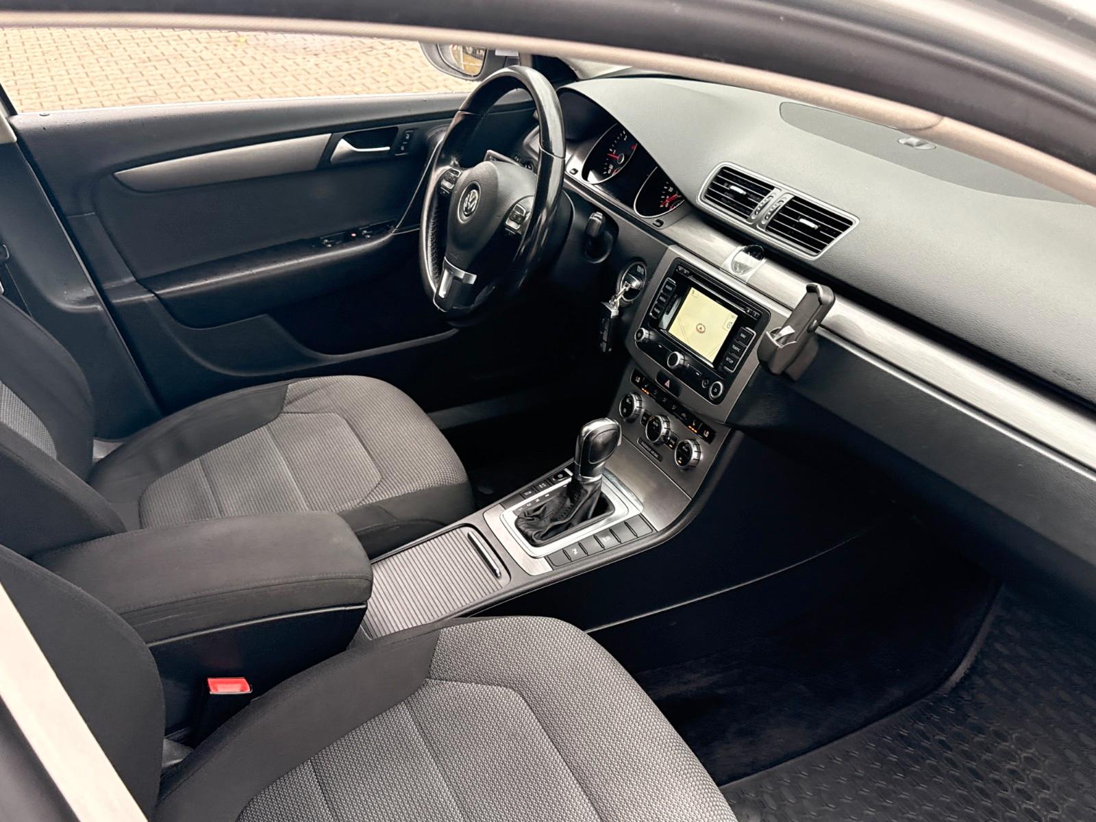 Volkswagen Passat 2012 — photo 12