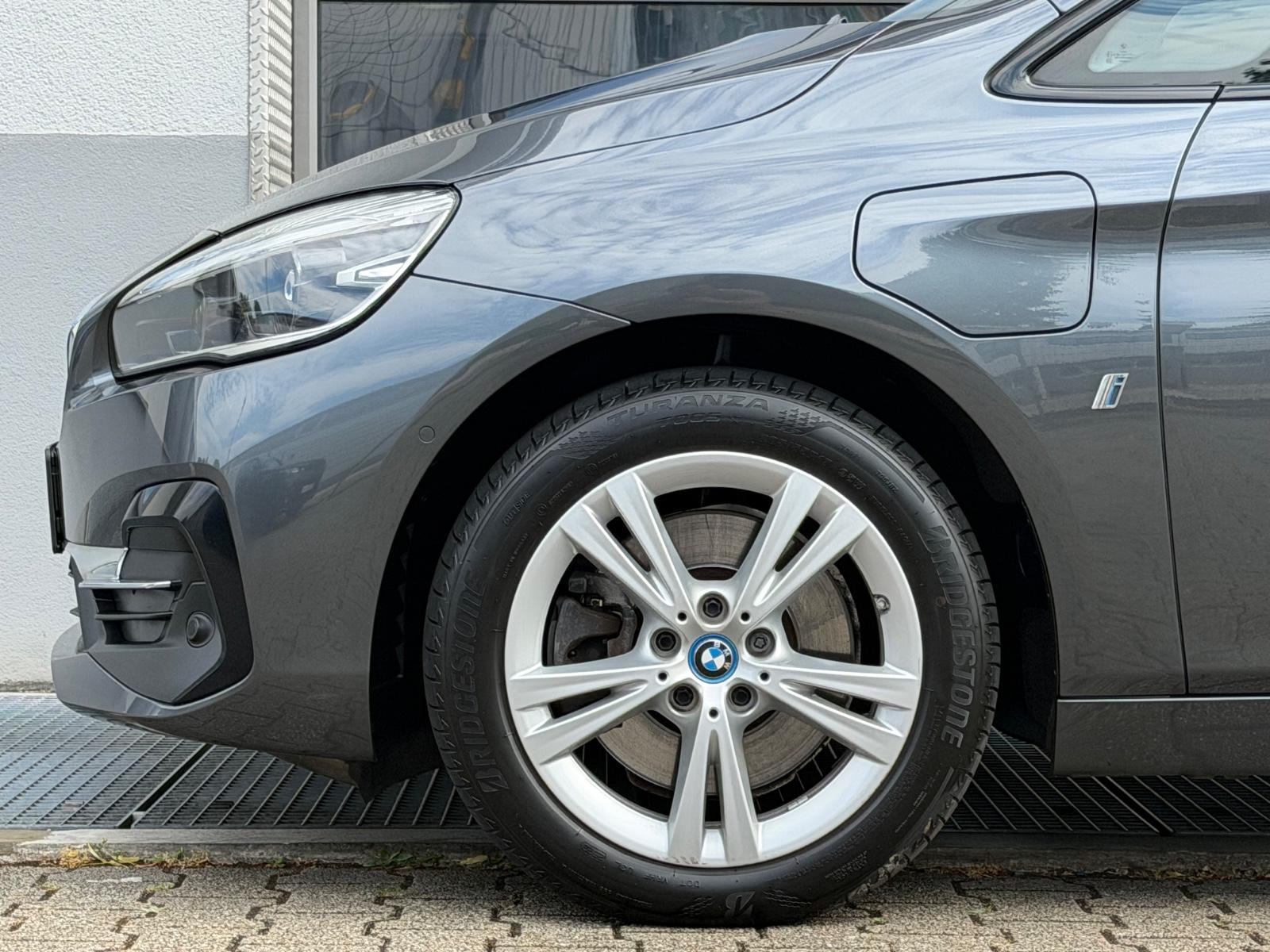 BMW 225 XE*LUXURY*PANO*LEDER*KAM*HARMAN*MEMORY*KEY*