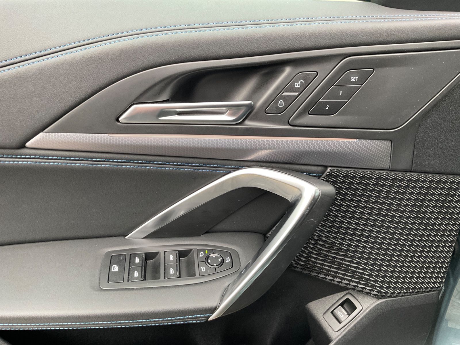 Fahrzeugabbildung BMW iX1 30 xDrive M Sport,HeadUp,Navi,Kamera