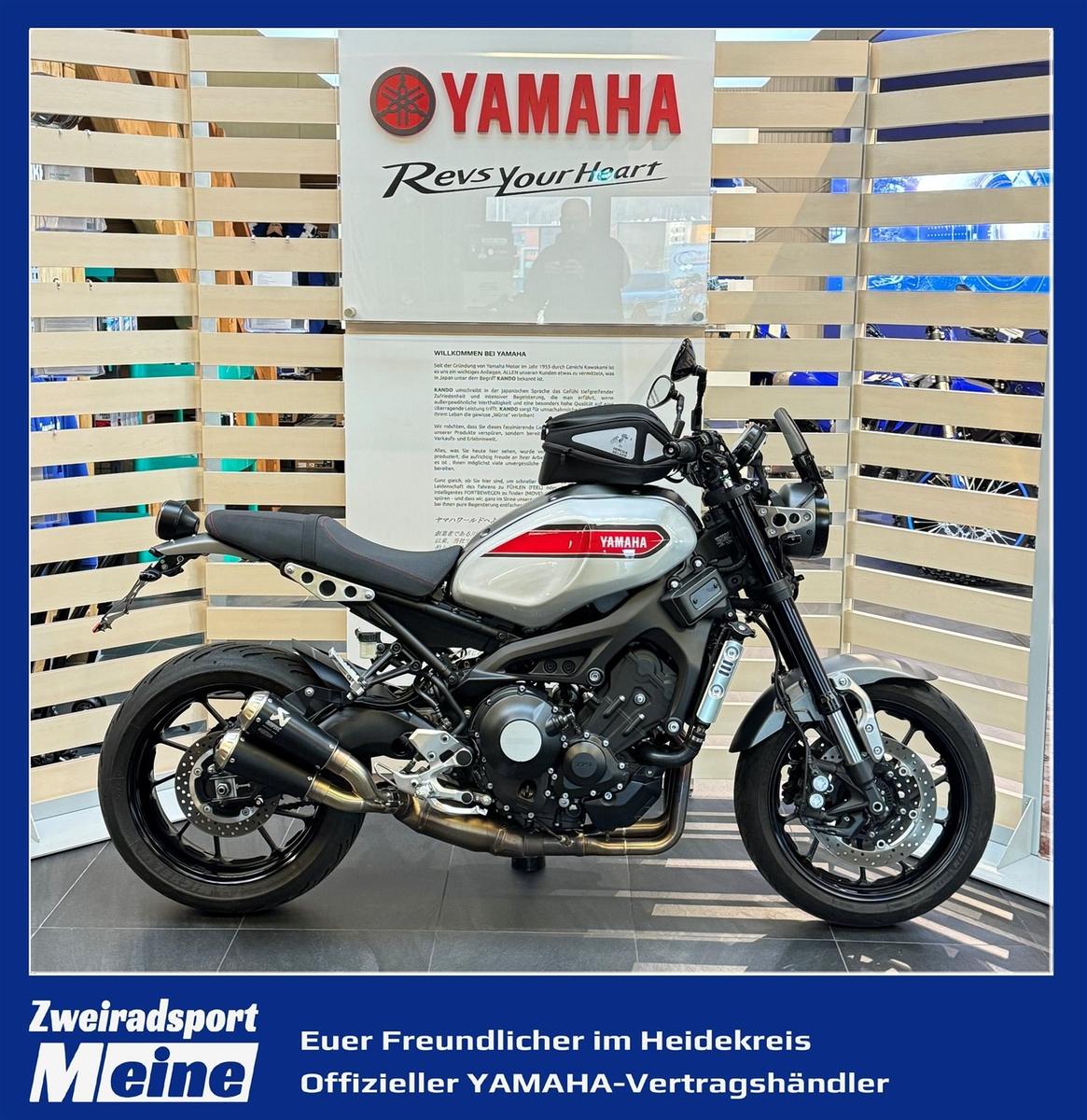 Yamaha XSR900 AKRAPOVIC MINIHECK