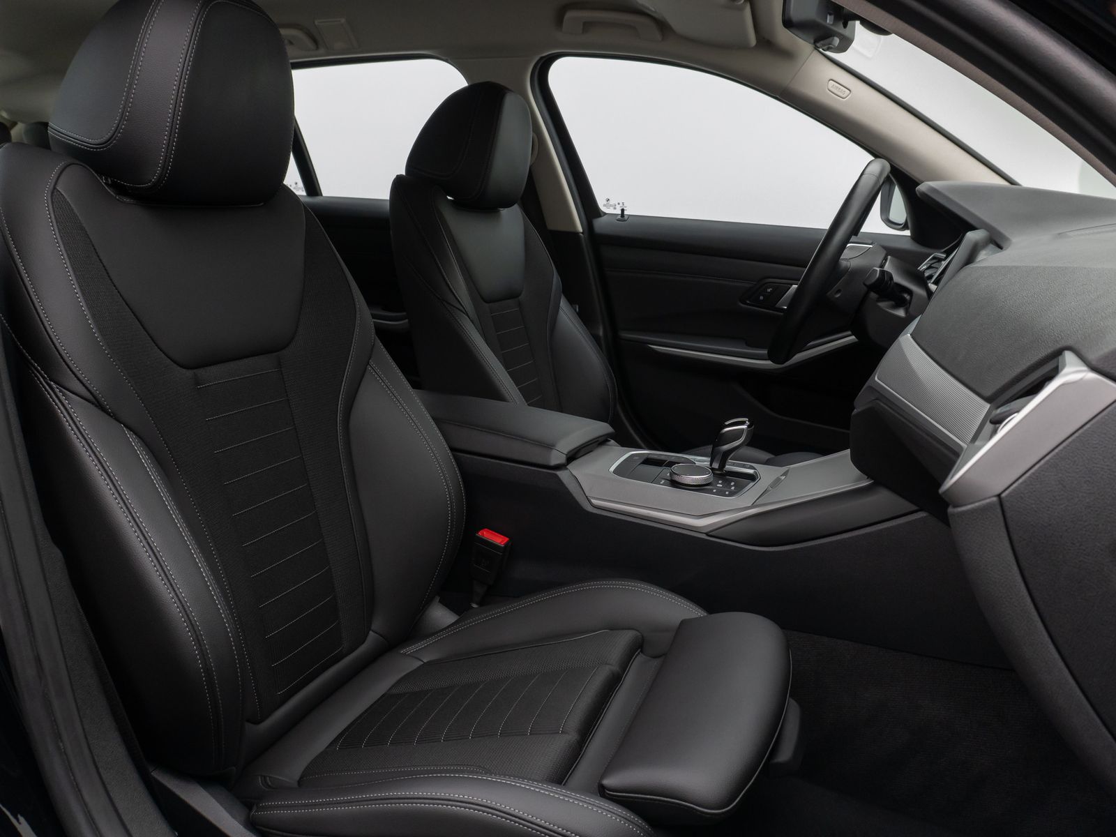 Fahrzeugabbildung BMW 320d DAB CockPitPr PDC AHK Stop&Go Komfort Sport