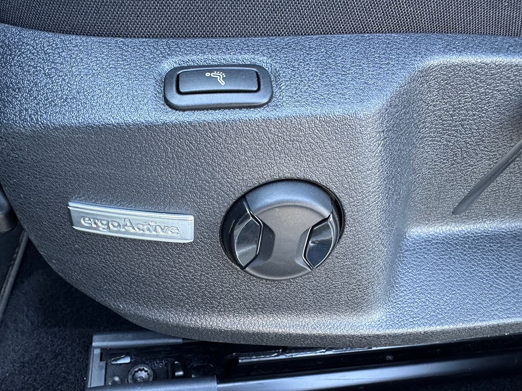 Golf VII 1.5 TSI R-LINE  *LED*NAVI*ACC*
