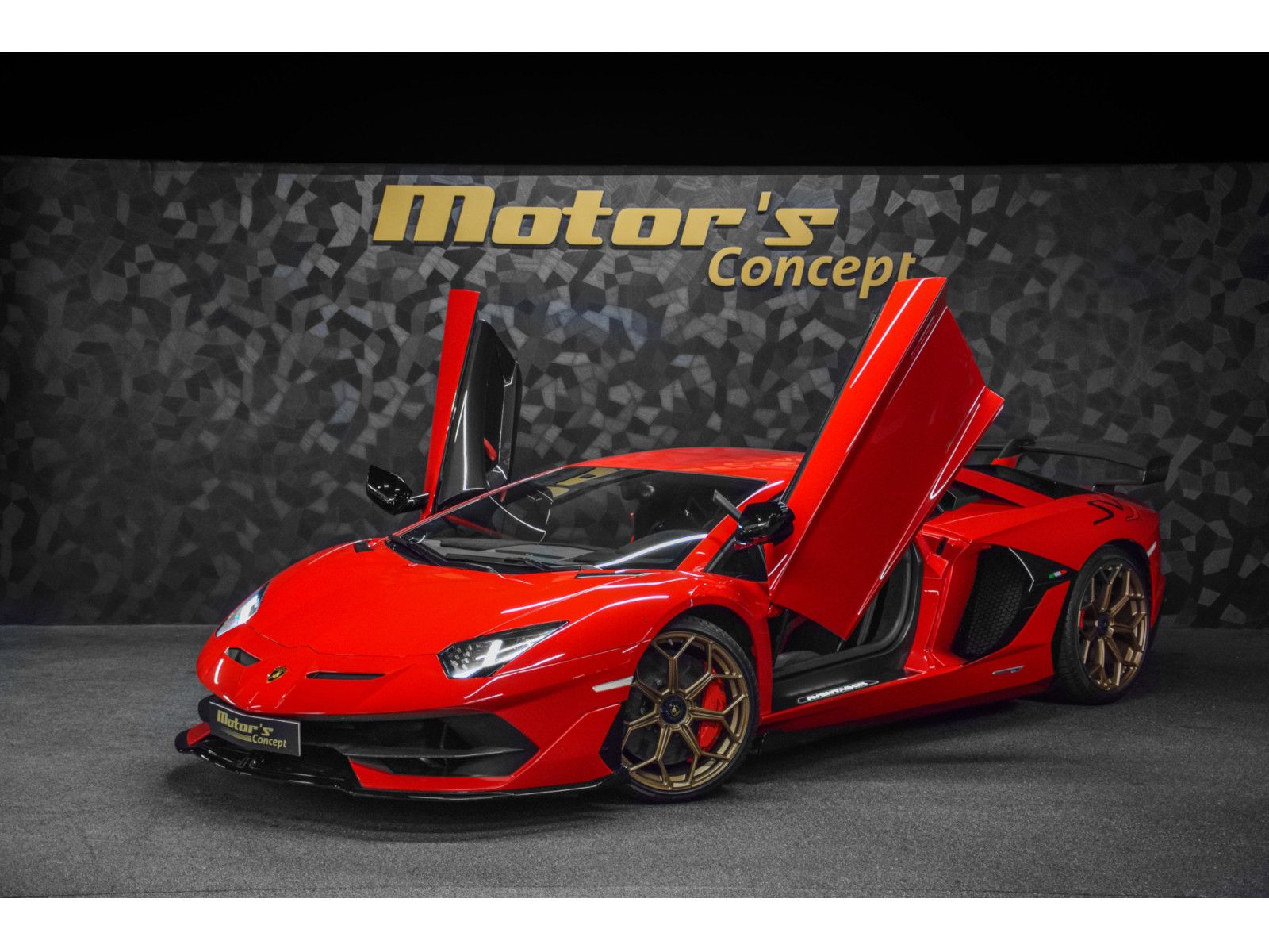 LAMBORGHINI Aventador