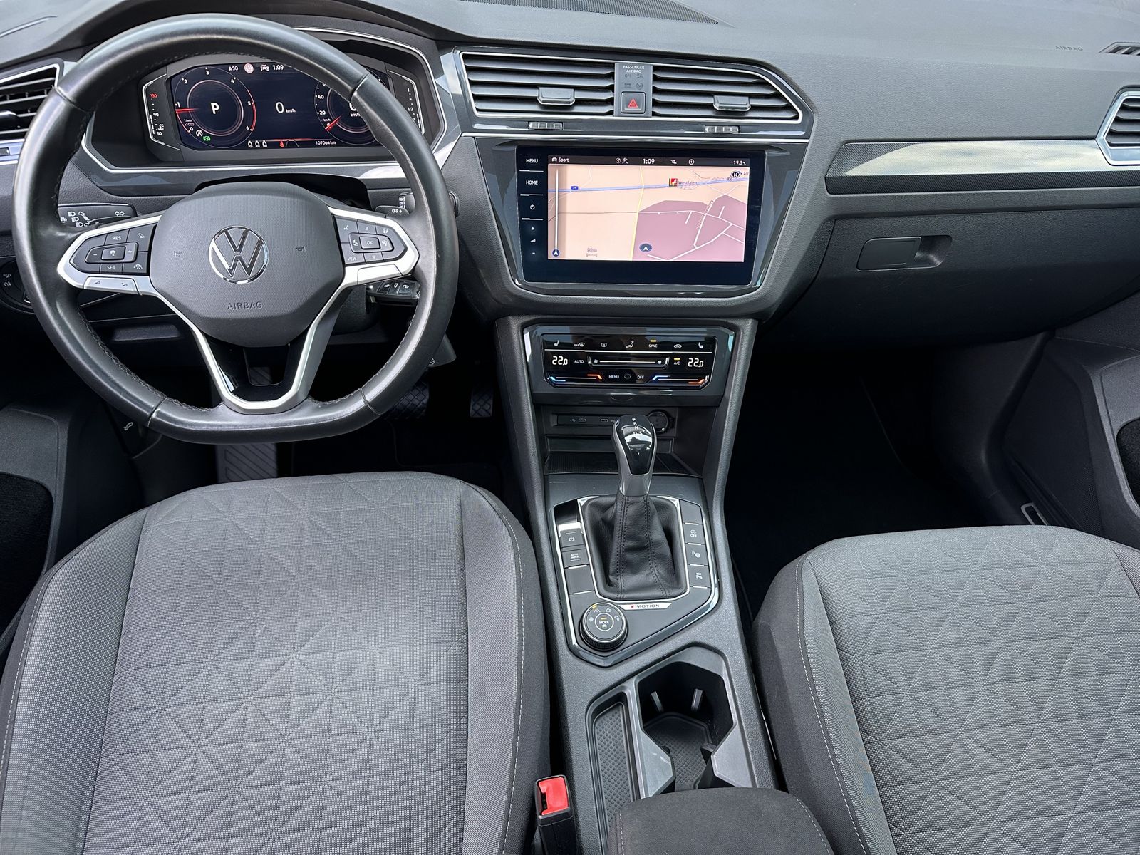 Fahrzeugabbildung Volkswagen Tiguan 2.0 TDI DSG 4M Life NAV+LED+PANO+H&K+ACC