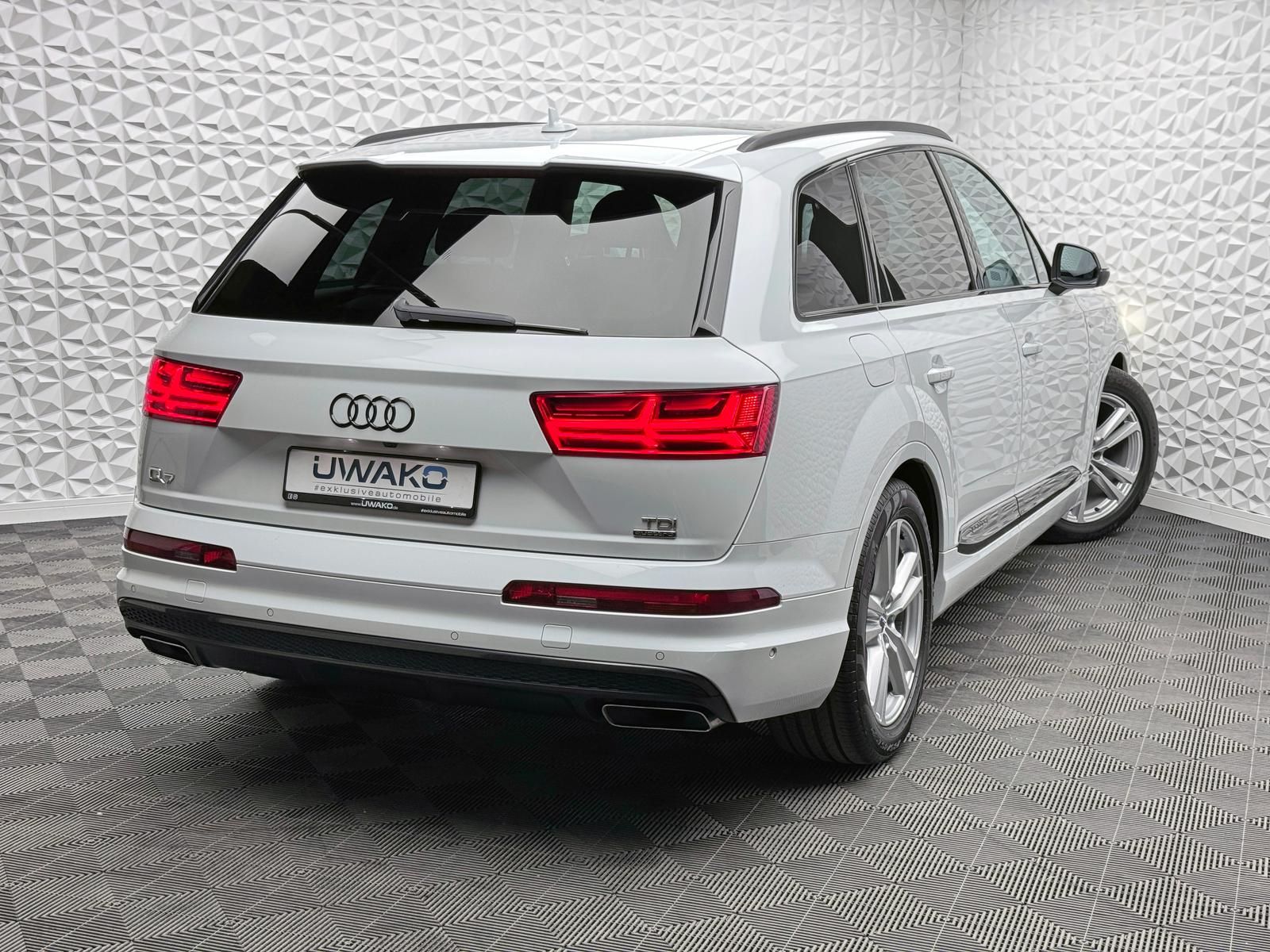 Fahrzeugabbildung Audi 3.0 TDI QUA/S-LINE/PANO/ALLRADLENK/STHZ/LUFT/AHK