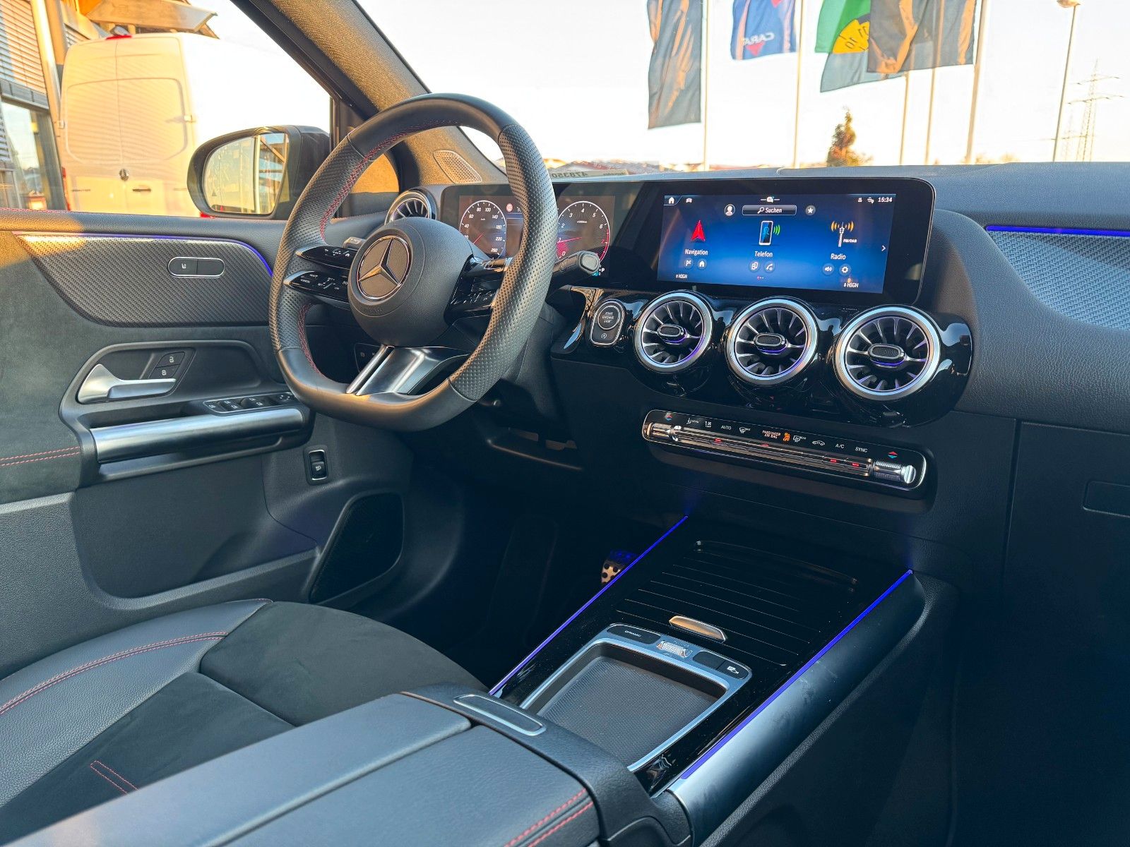 Fahrzeugabbildung Mercedes-Benz B 200 AMG+AHK+Ambiente+RFK+MBUX+Night