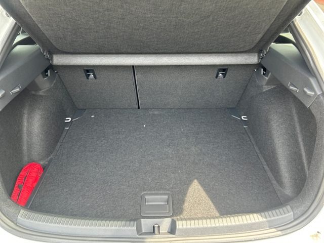 Fahrzeugabbildung Volkswagen Taigo 1.5 TSI R-LINE KAMERA IQ.DRIVE TRAVEL-ASSI