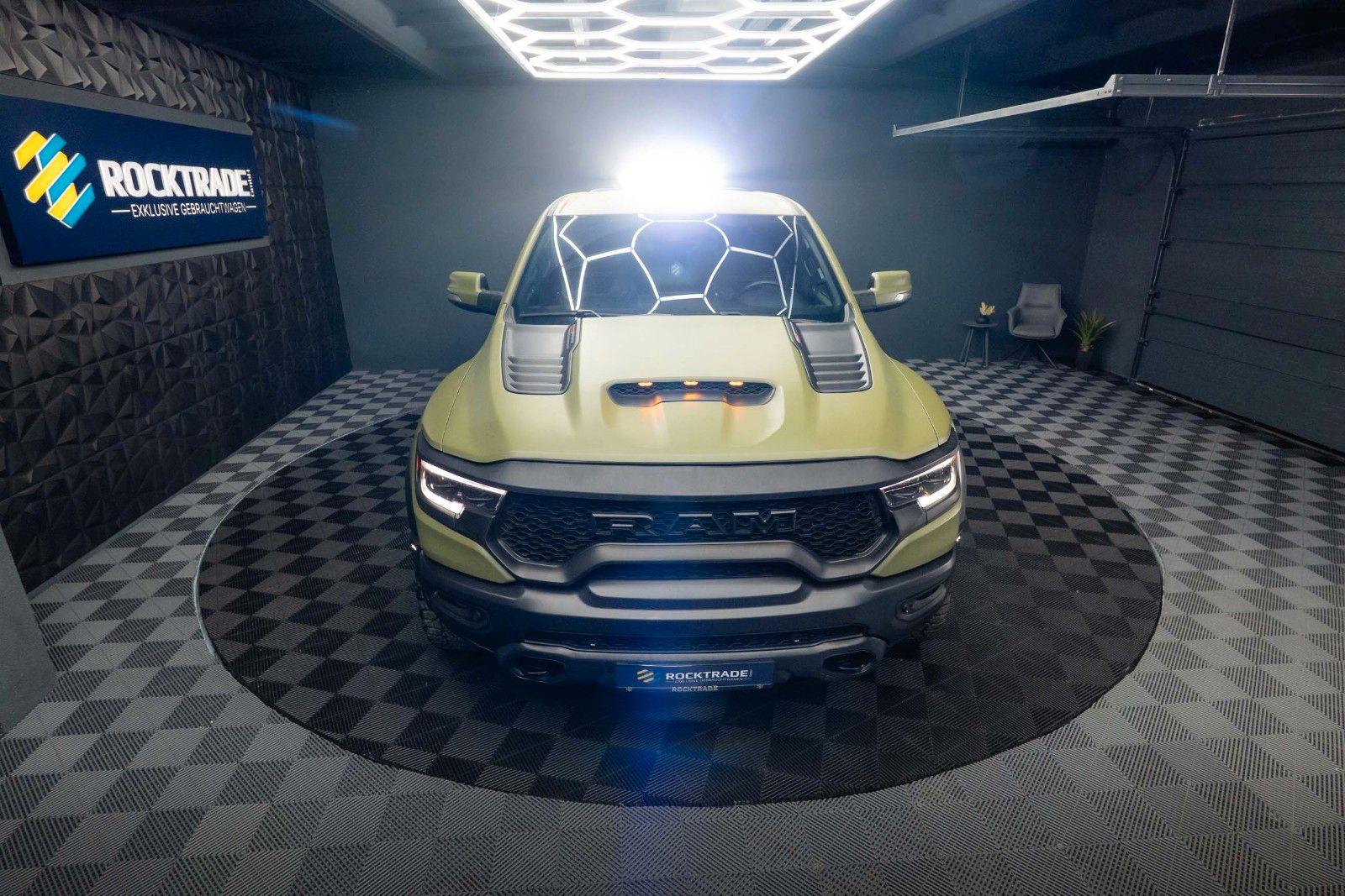Fahrzeugabbildung Dodge RAM 5.7 V8 HEMI 4x4 LARAMIE OFFROAD TRX Styling