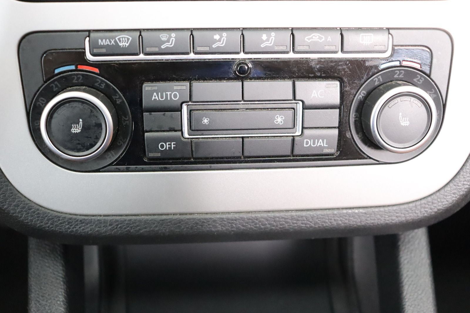 Fahrzeugabbildung Volkswagen Eos 1.4 TSI * Navi * Leder * Sitzhzg.