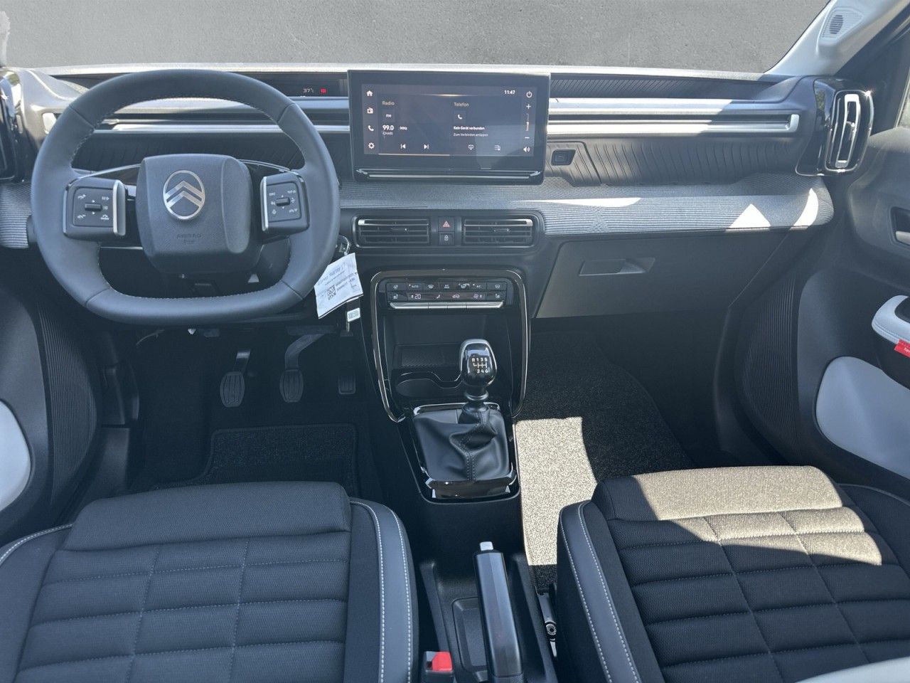 Fahrzeugabbildung Citroën C3 Aircross Turbo 100 PLUS - mit KI generiert/bearbeitet
