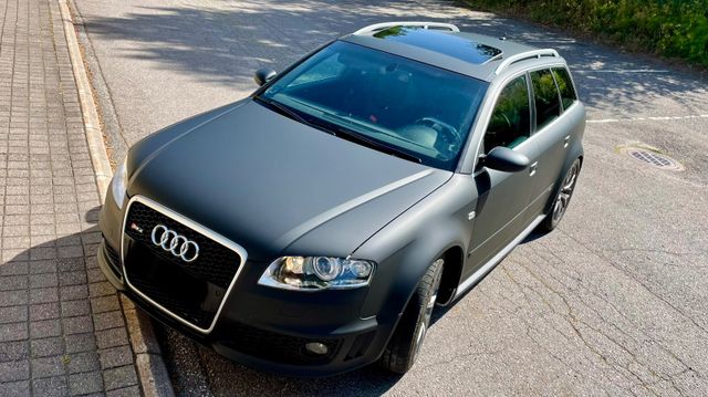 Audi RS4 4.2 quattro Avant -