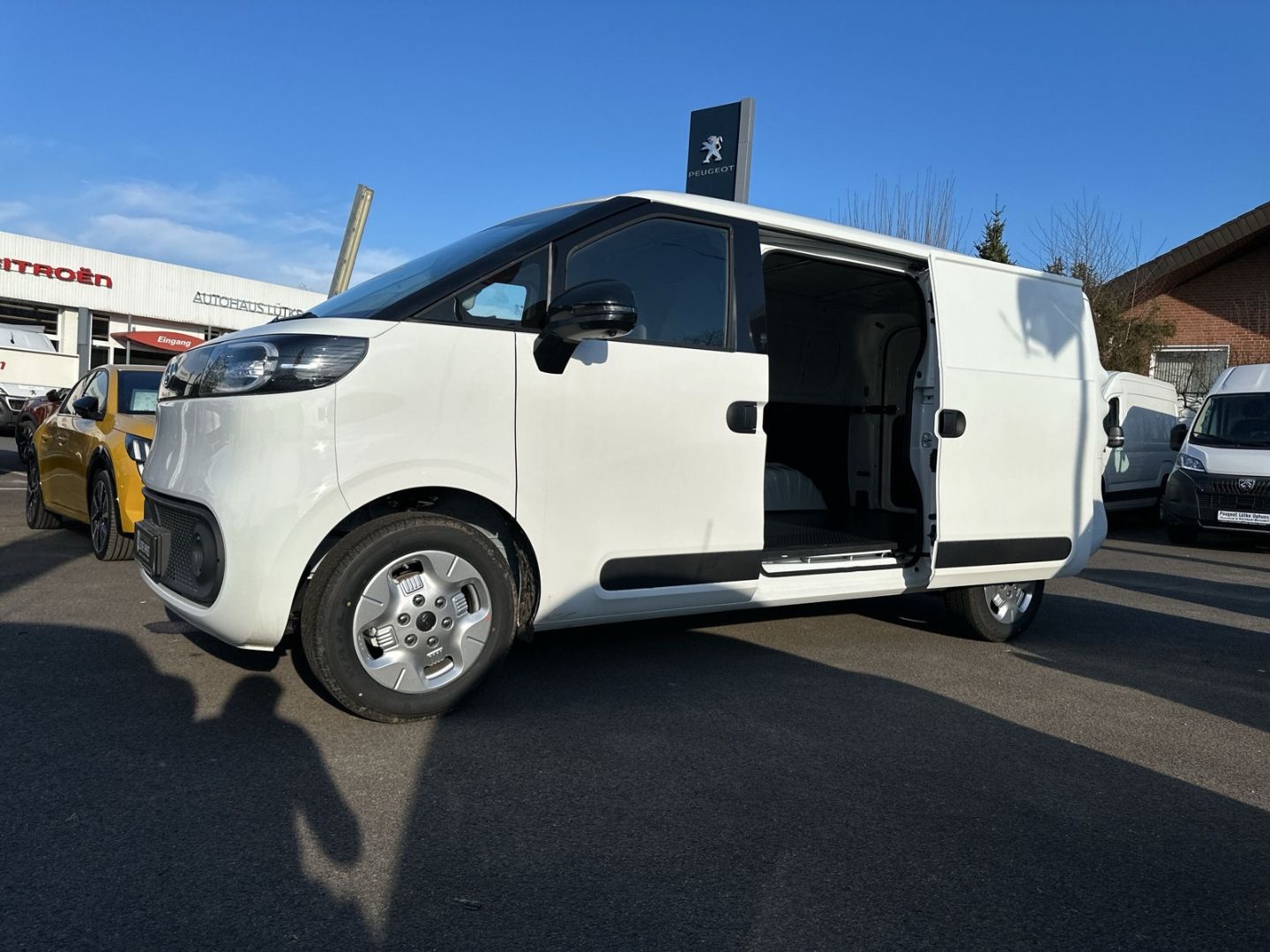 Fahrzeugabbildung Maxus e-Deliver5 L1H1 64 Spurhalteass. Navi 360 Kamera