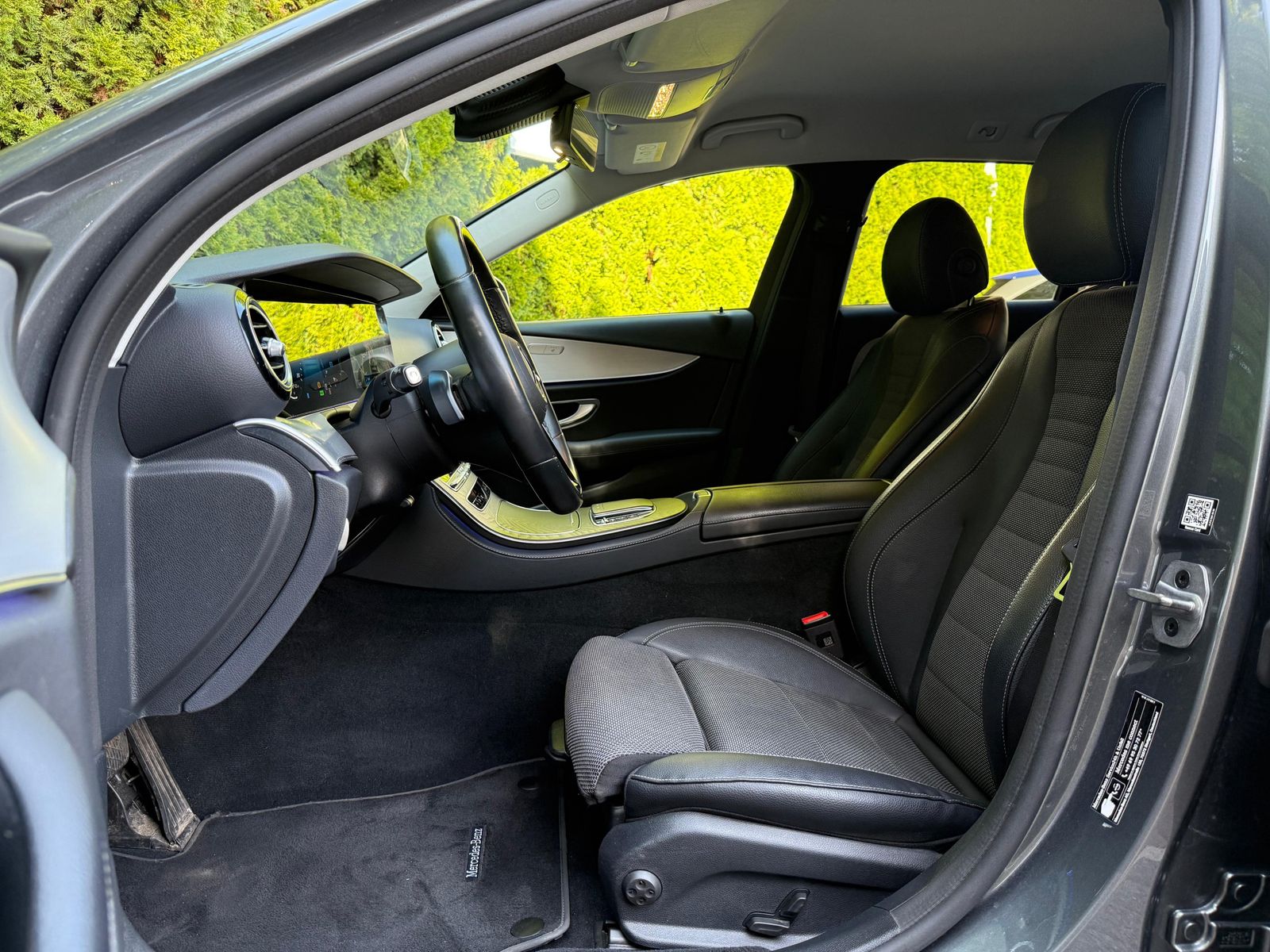 Fahrzeugabbildung Mercedes-Benz E 300 de T 9G NIGHT+LED+SHZ+KAM+AMBI+MBUX+PARK+