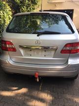 Mercedes-Benz Verkauf steht ein gepflegter Mercedes B170 - Mercedes-Benz B 170 in Duisburg