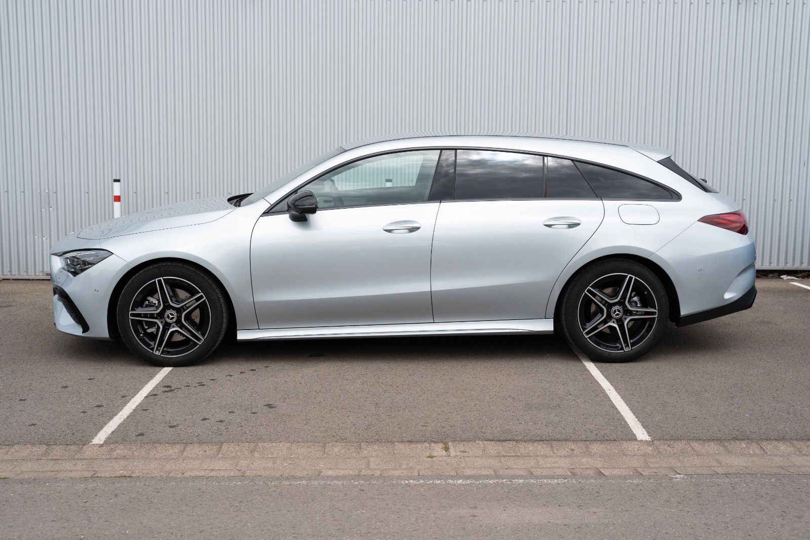 Fahrzeugabbildung Mercedes-Benz CLA 200 AMG LINE LED MBUX ACC 1.HD LANE KAM DAB