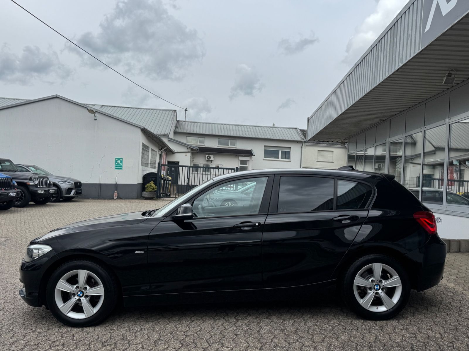 Fahrzeugabbildung BMW 116 i Sport Line 4200€ Netto EXPORT