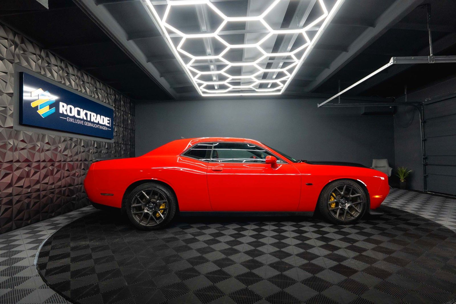 Fahrzeugabbildung Dodge Challenger 6.4 V8 SRT 392 R/T SCATPACK RED DEVIL