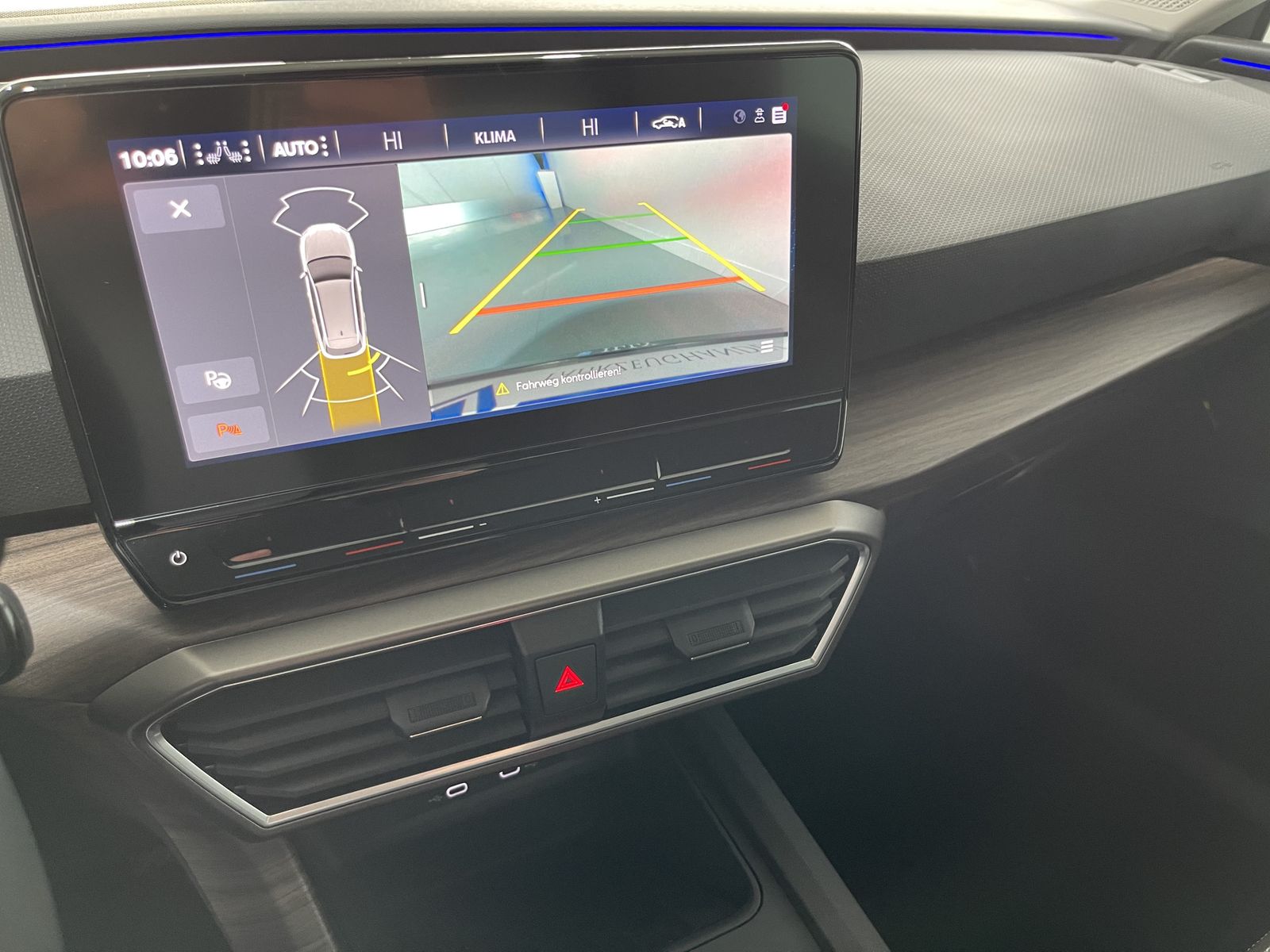 Fahrzeugabbildung SEAT Leon Xcellence 2.0 TDI*AHK*LED*Cam*Navi*