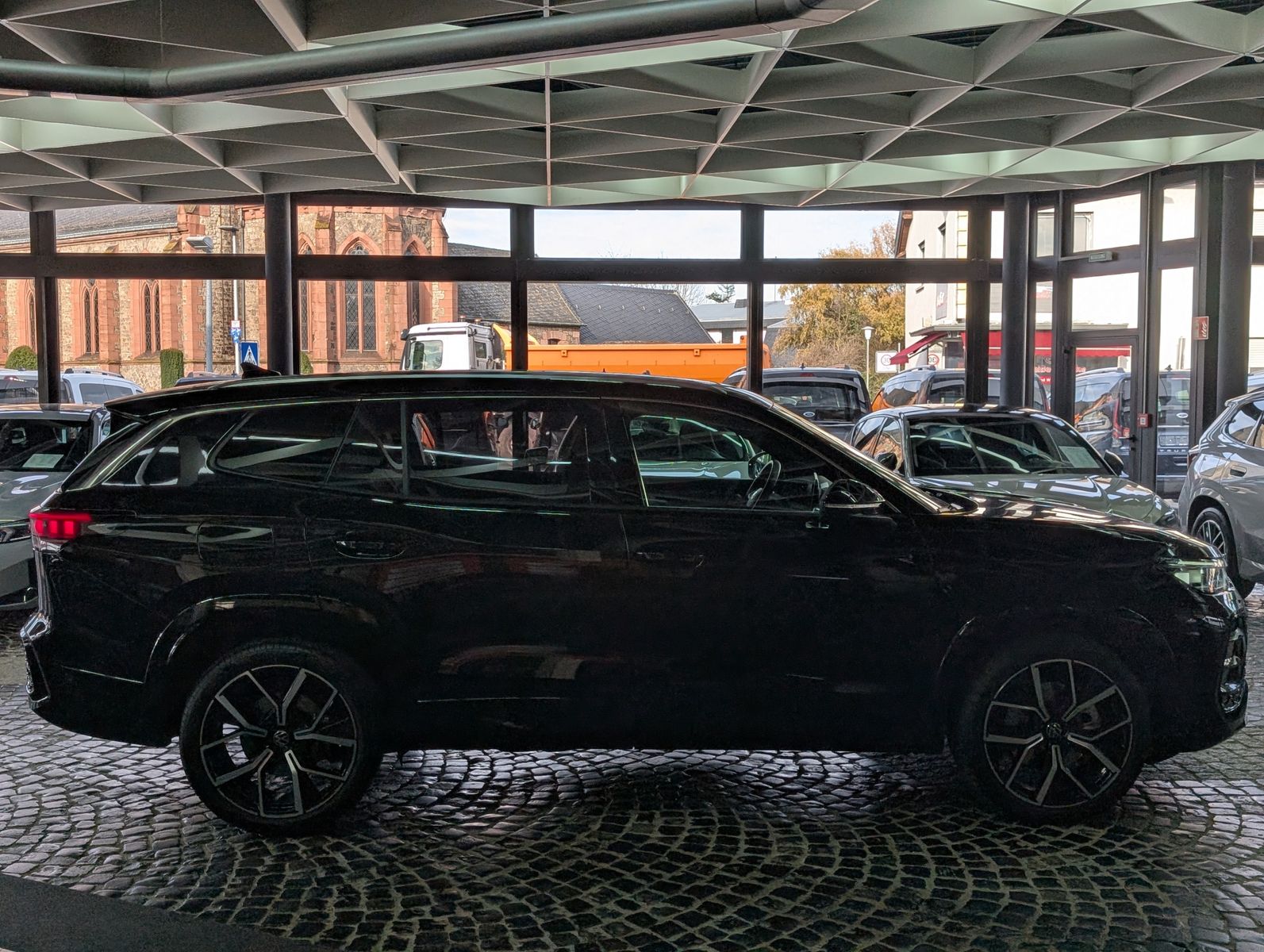 Fahrzeugabbildung Volkswagen Tayron R-Line 360°H&K LAUNCH PANO IQ-LIGHT AHK 7