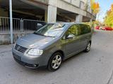 Volkswagen Touran Highline 2.0 FSI AHK - Volkswagen Touran: Fsi