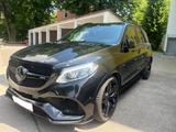 Mercedes-Benz ML 63 AMG 4MATIC  - Mercedes-Benz: 63 AMG