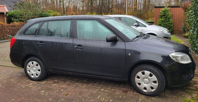 Skoda Fabia schwarz 56 PS