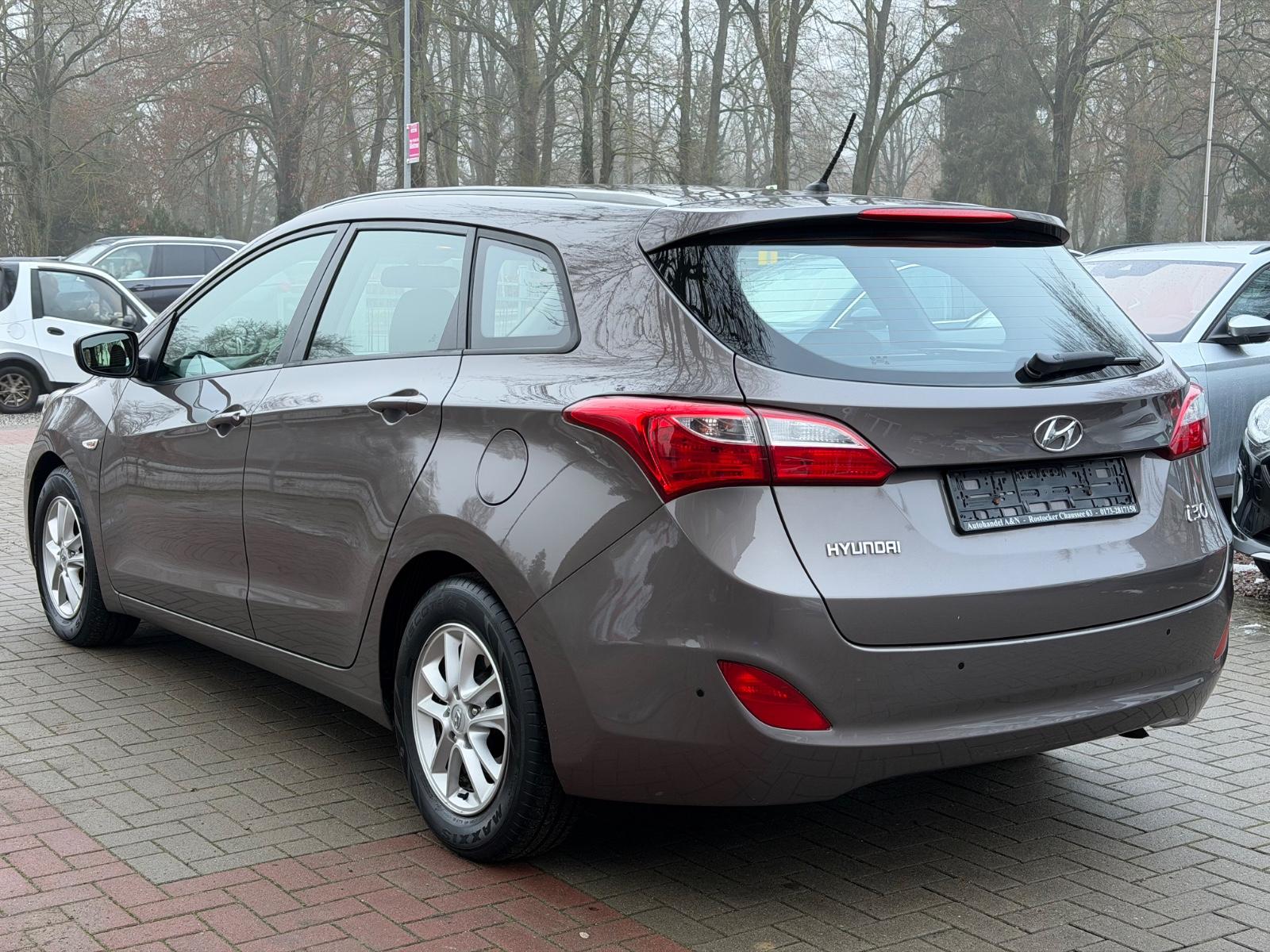 Hyundai i30 2013 — interior