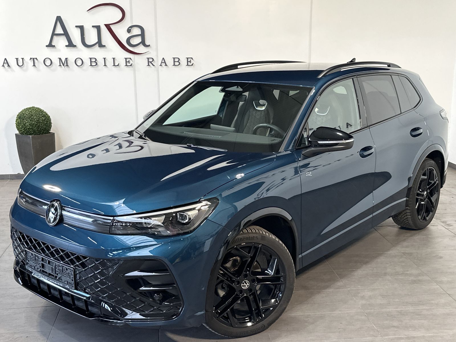 Fahrzeugabbildung Volkswagen Tiguan 1.5 eTSI R-Line DSG NAVI+LED+ACC+AHK+SHZ