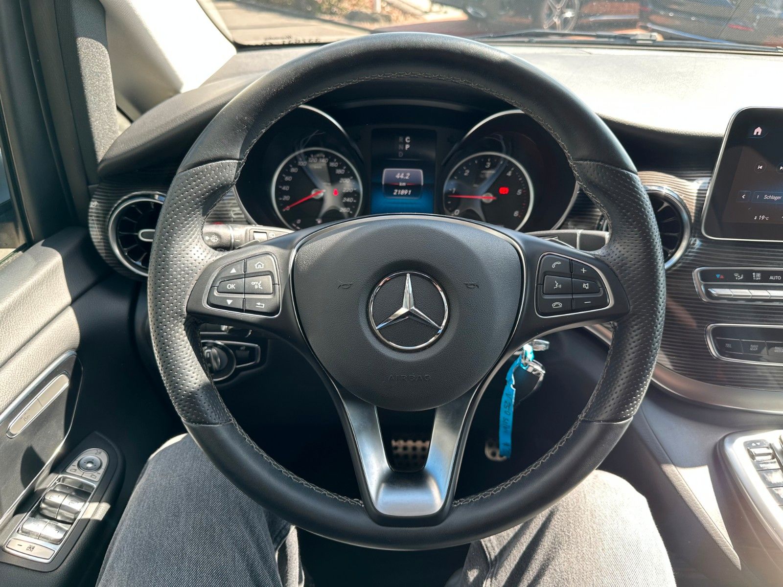 Fahrzeugabbildung Mercedes-Benz V 250 EDITION 4MATIC Kompakt Liege-Paket AHK2,5t