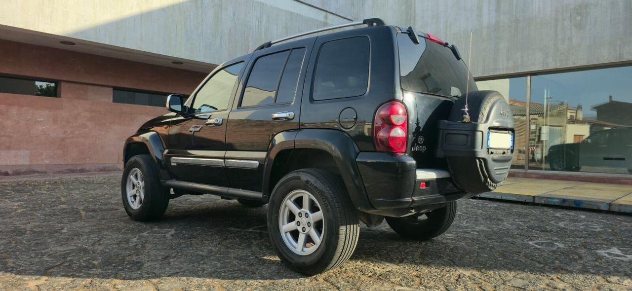 Jeep Cherokee 2005 — photo 5