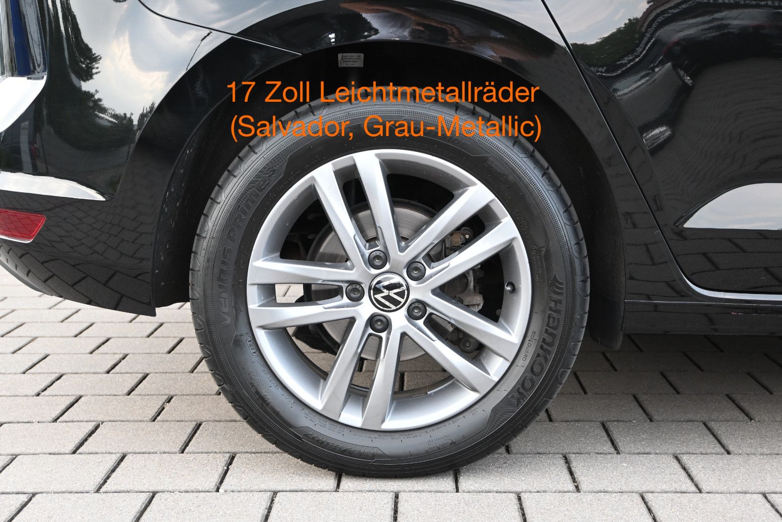 Fahrzeugabbildung Volkswagen Touran 1.5 TSI DSG °ACC°AHK°PANO°STHEIZ°DYNAUDI°