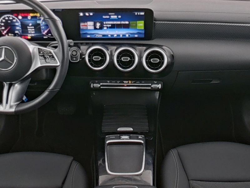 Fahrzeugabbildung Mercedes-Benz CLA 180 Coupé Progressive*LED*Kamera*MBUX*PDC*