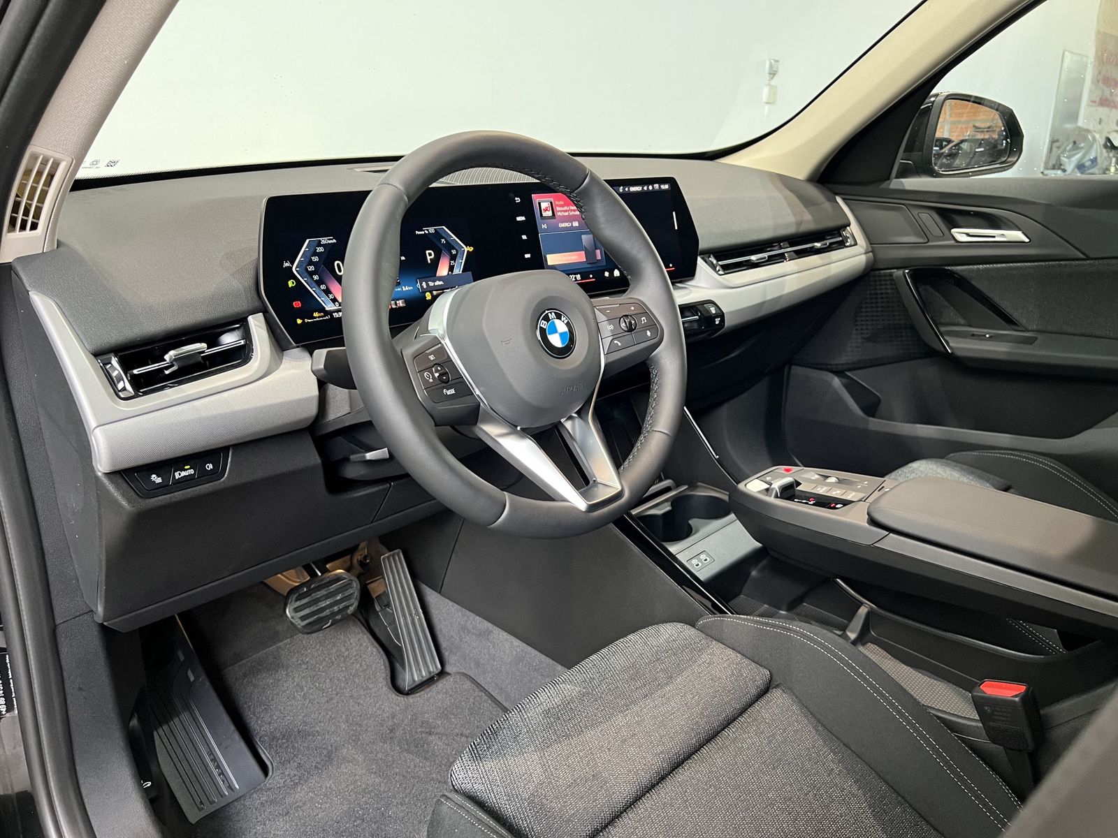 Fahrzeugabbildung BMW X1 sDrive18i AHK, Komfortzugang, Lenkradheizung