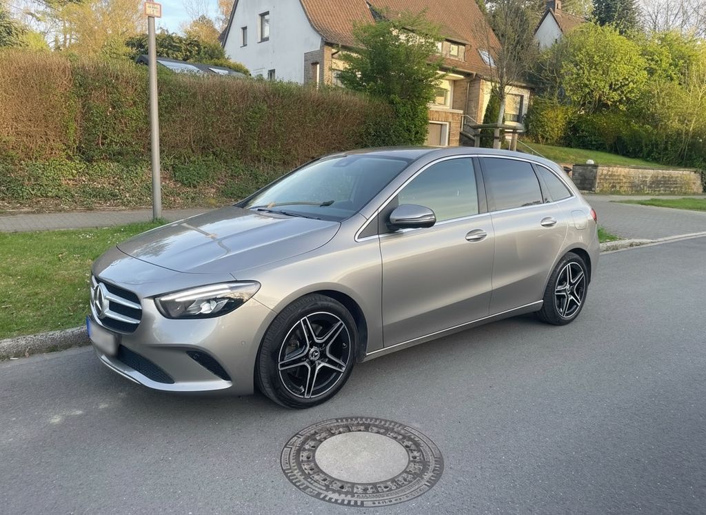 Image of Mercedes-Benz B 220