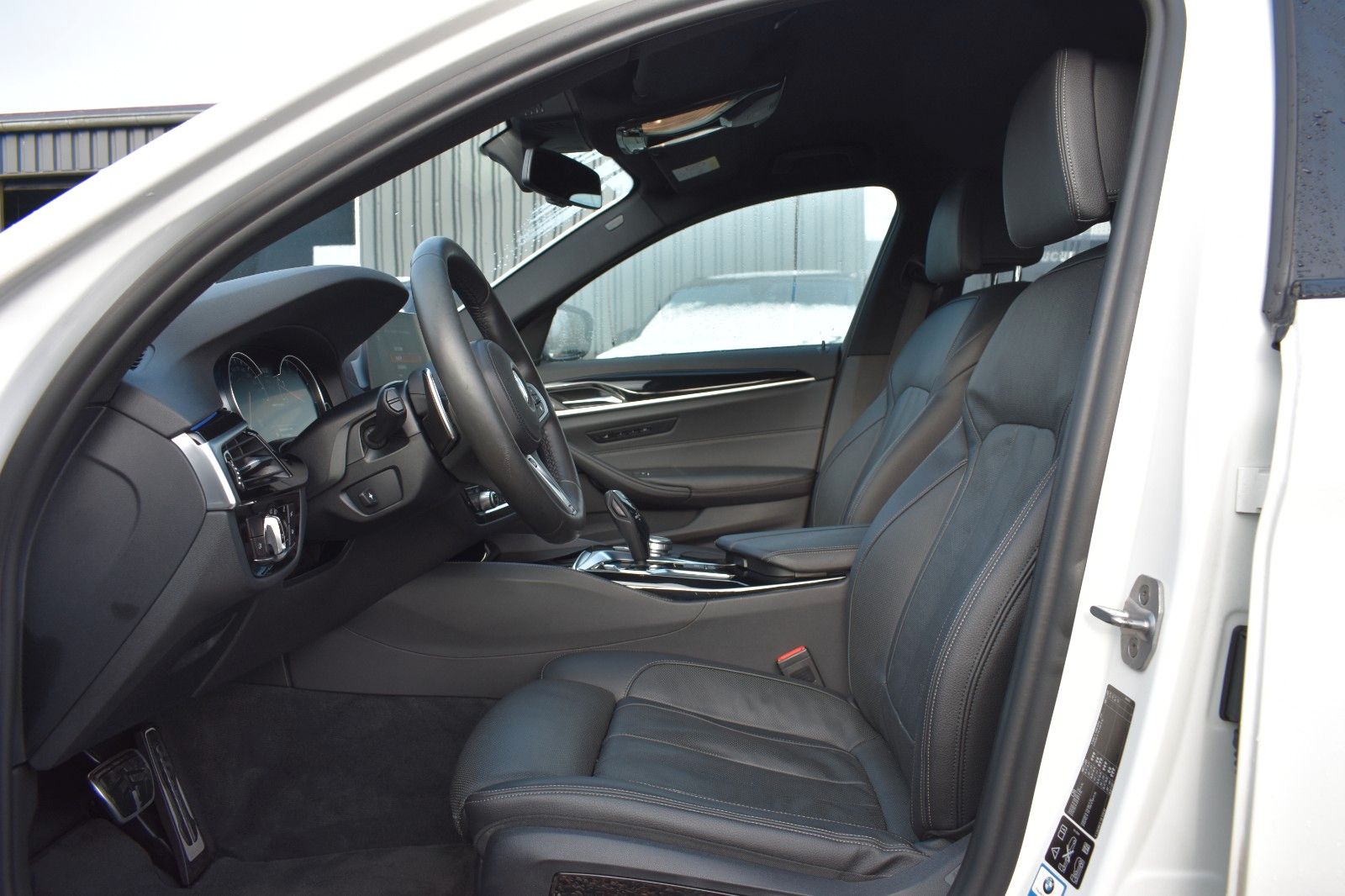 Fahrzeugabbildung BMW M550 i Limo. xDrive DAB Gestik Massage HUD ATM