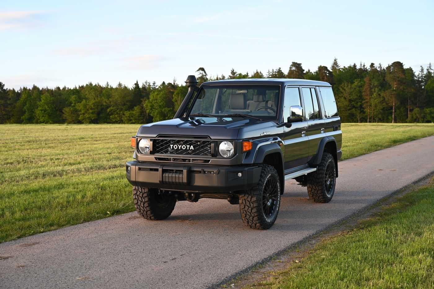 Toyota Land Cruiser GRJ 76 4.0 V6 5-Gang Basic NESTLE O