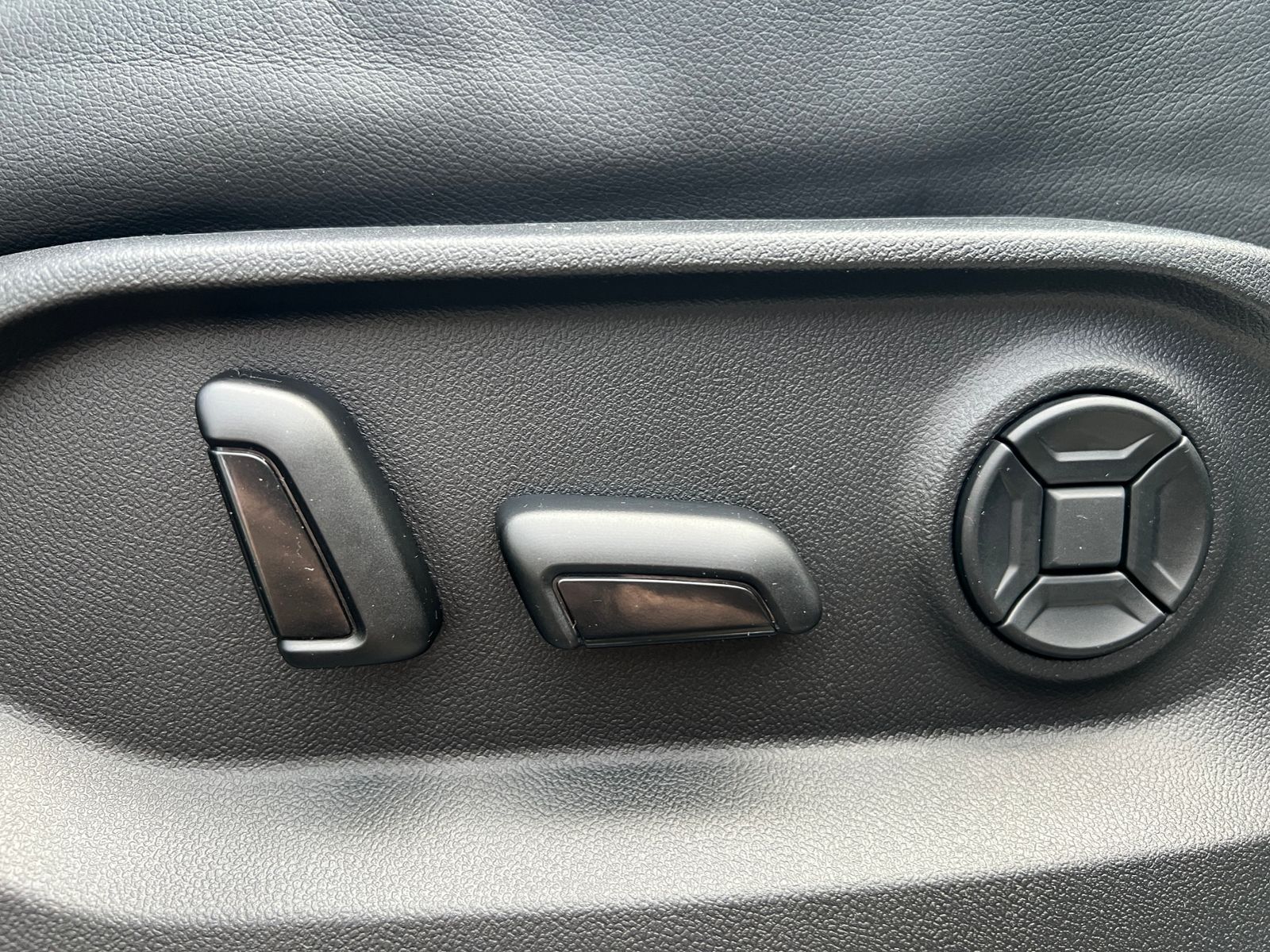 Fahrzeugabbildung Volkswagen Touareg R-Line 3.0 TDI *BlackStyle, AHK, Luft, P