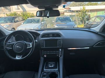 Jaguar F-Pace - 11