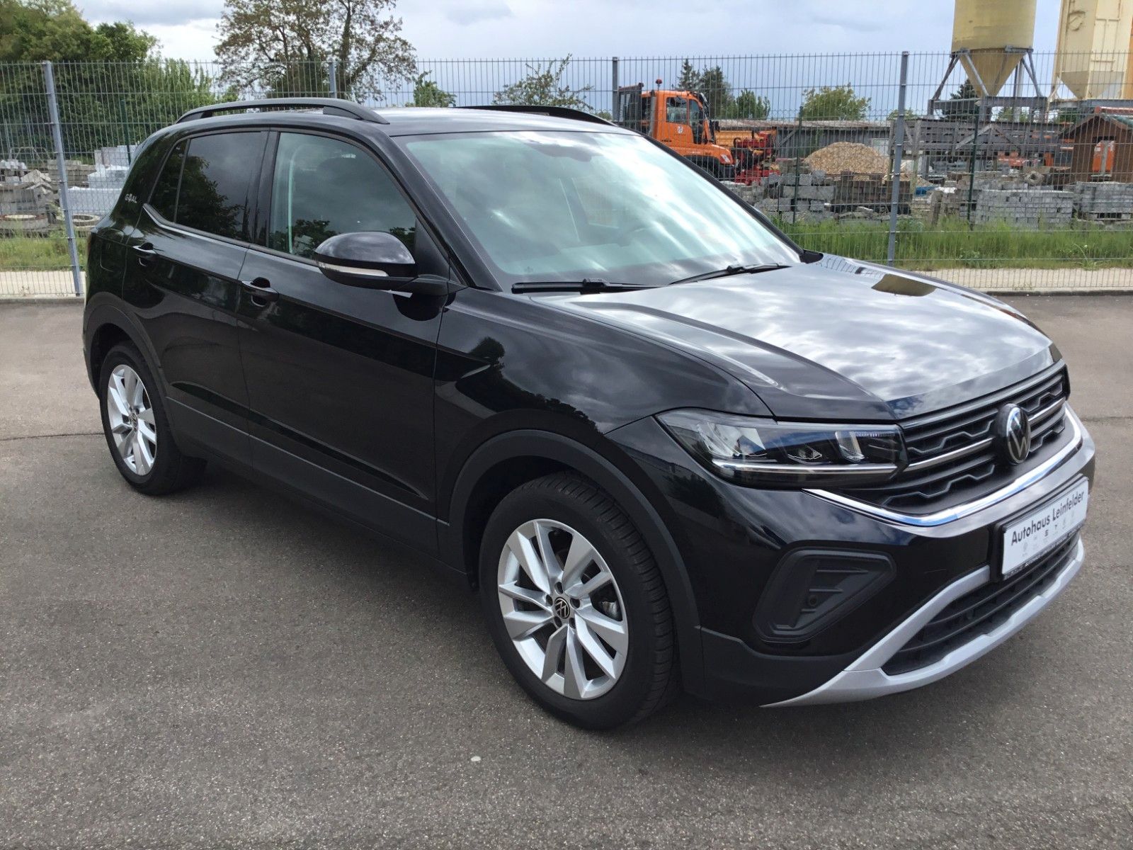 Fahrzeugabbildung Volkswagen T-Cross 1.5 TSI DSG GOAL+AHK+17"+ACC+Kamera