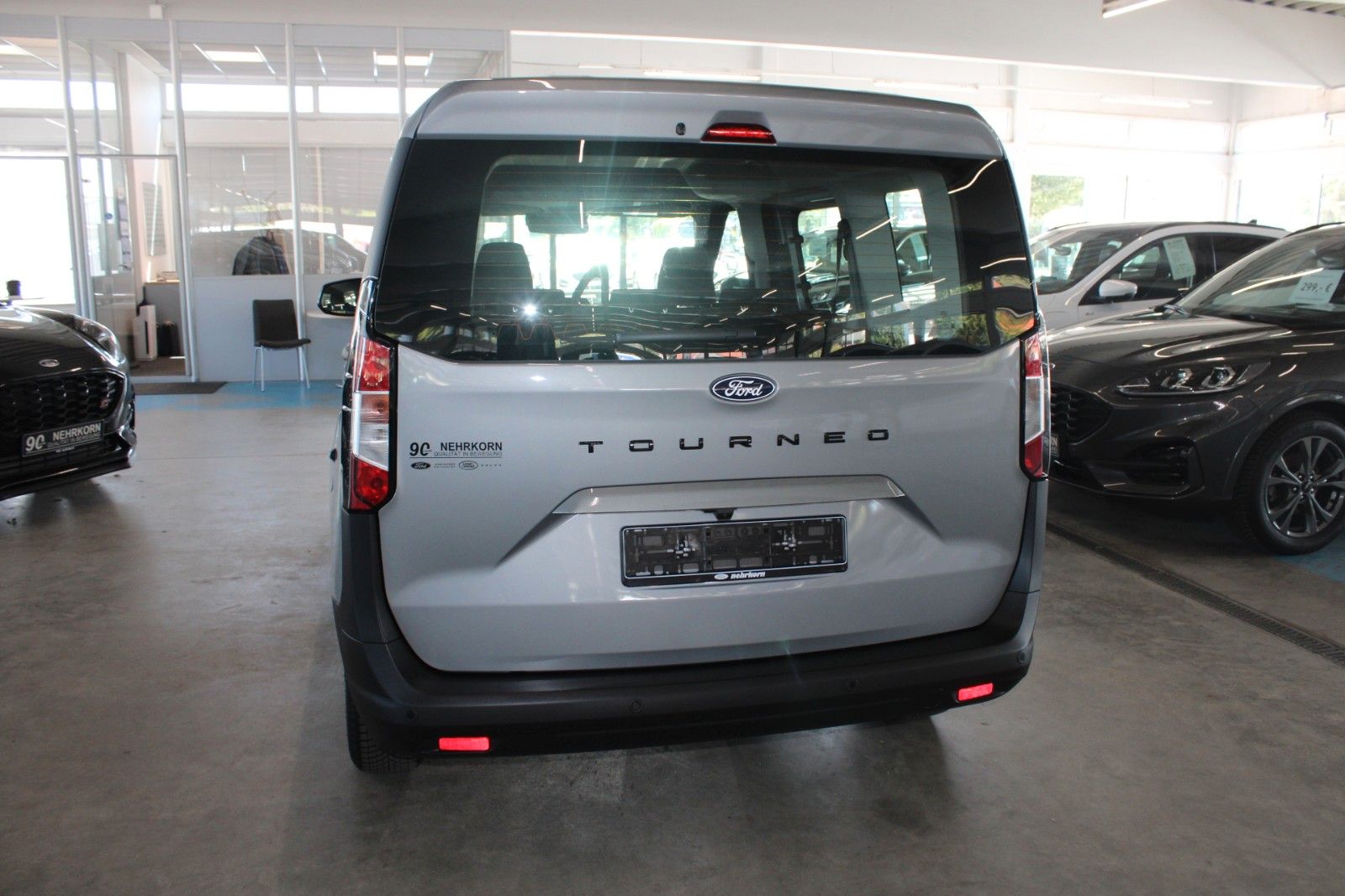 Fahrzeugabbildung Ford Tourneo Courier TREND Kamera PDC WinterPaket2