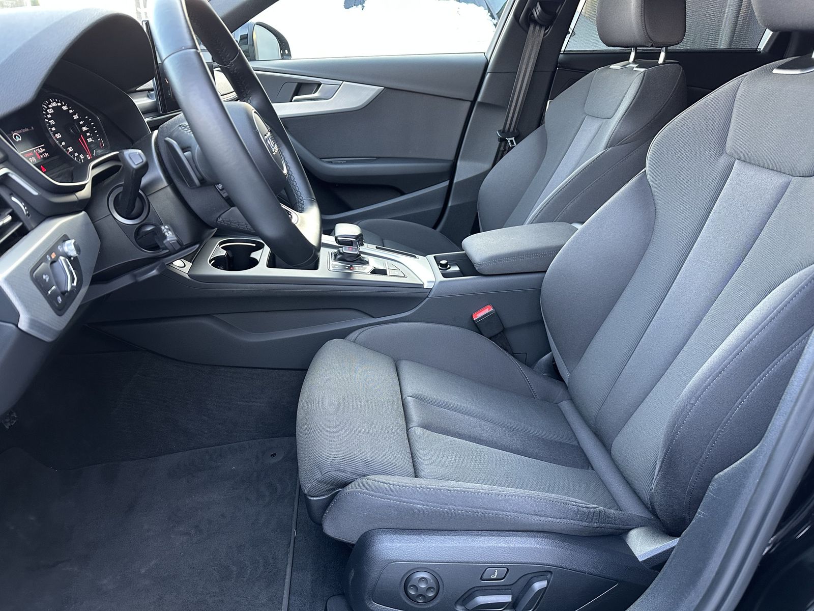 Fahrzeugabbildung Audi A4 Avant 40 TDI Advanced NAV+LED+HUD+TEMPOMAT+PP