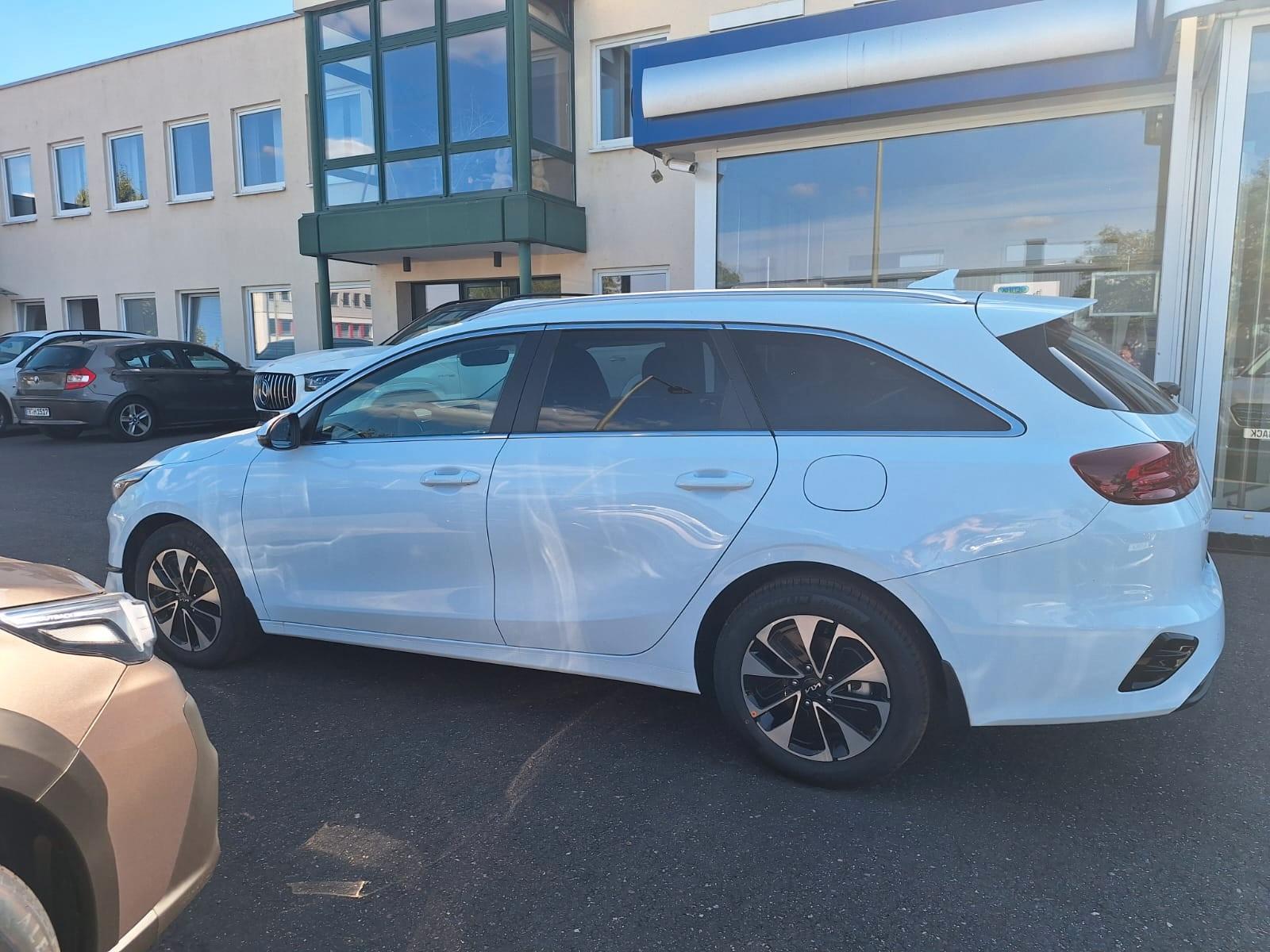 Kia Ceed SPORTWAGON 1.5 T-GDI"Gold"Navi*1EXTR*12 km!