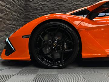 صورة 2 لـ 2024 Lamborghini REVUELTO
