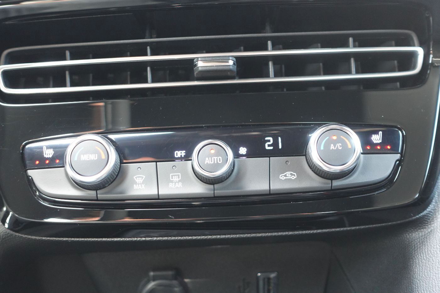 Fahrzeugabbildung Opel Mokka 1.2 Turbo Ultimate KlimaA,SHZ,ACC,Alcant.