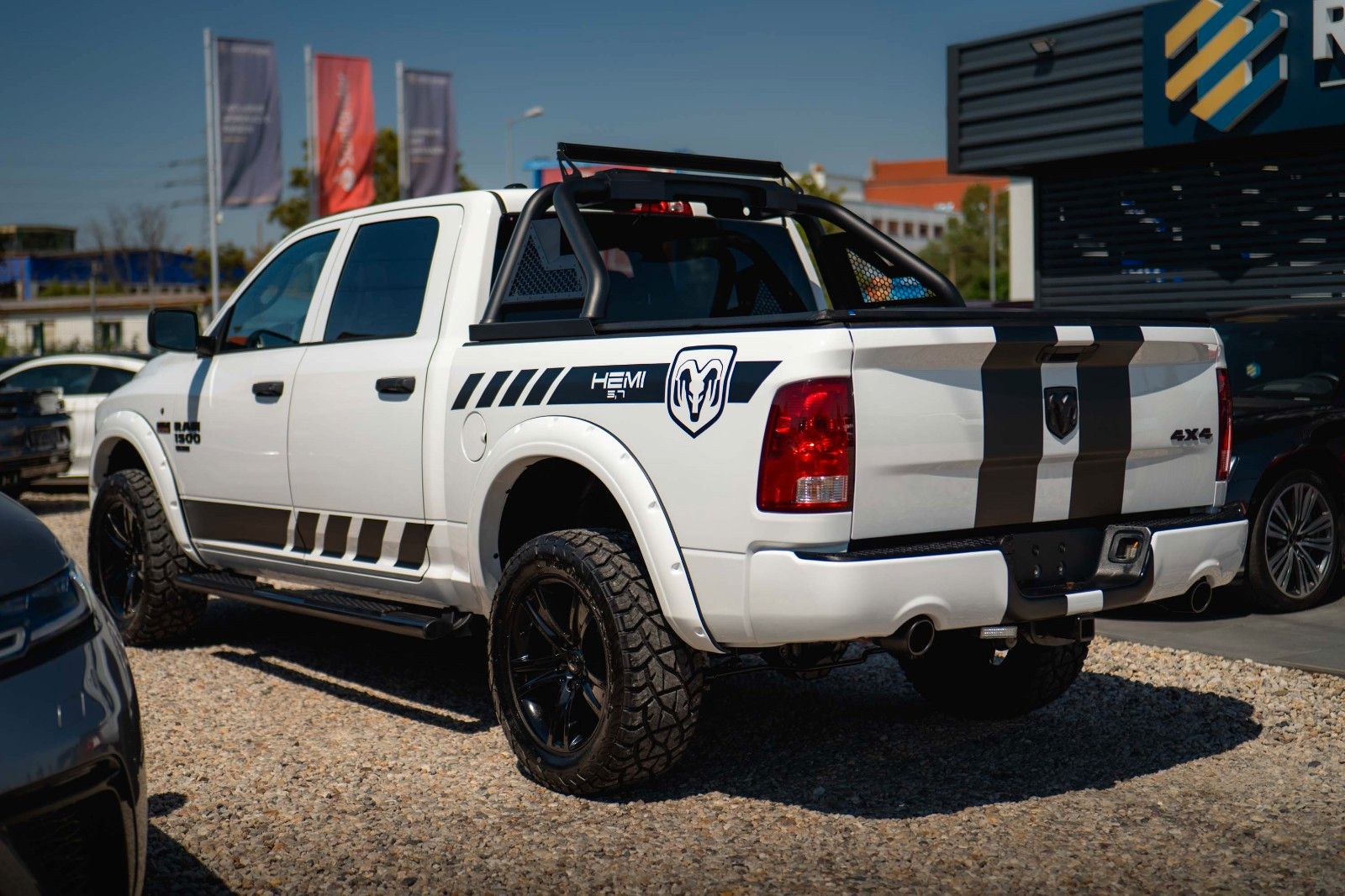 Fahrzeugabbildung Dodge RAM 5.7 V8 HEMI 4x4 OFFROAD Night-Paket *LED*19%