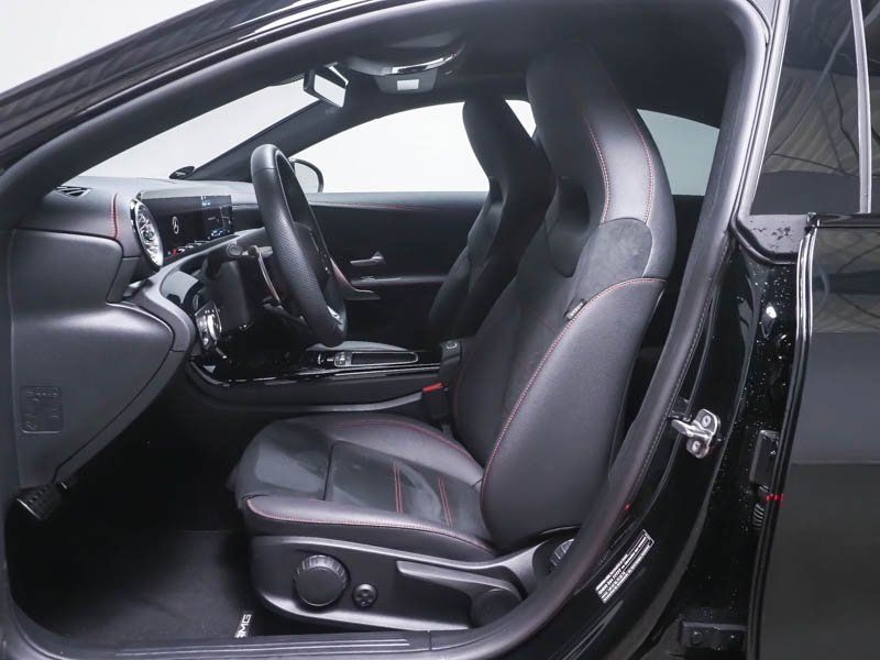 Fahrzeugabbildung Mercedes-Benz CLA 35 4M AMG Premium*Pano*Distro*Totwink*MBeam*