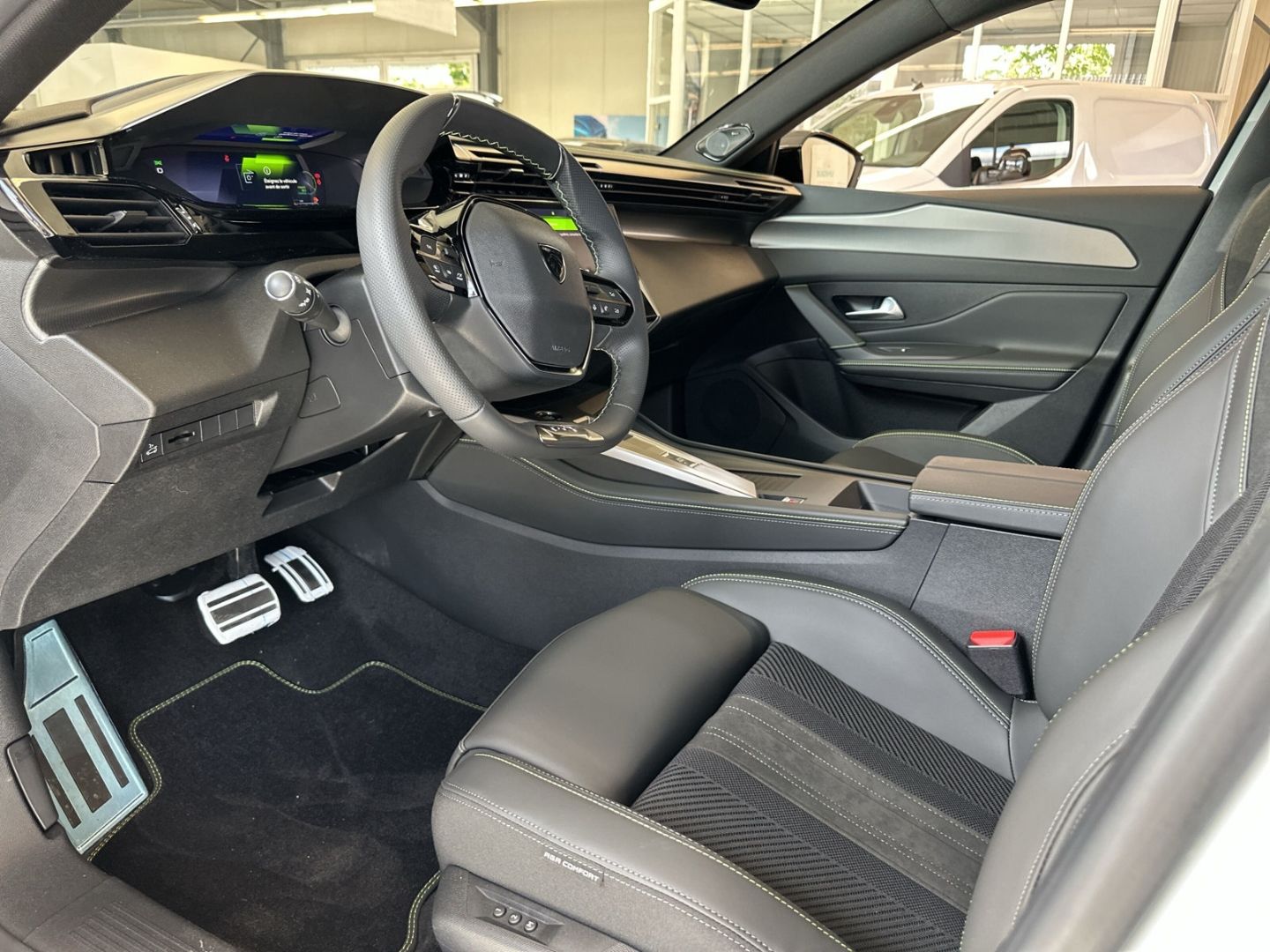 Fahrzeugabbildung Peugeot 408 GT Hybrid 145 e-DSC6 El. Panodach Navi SHZ