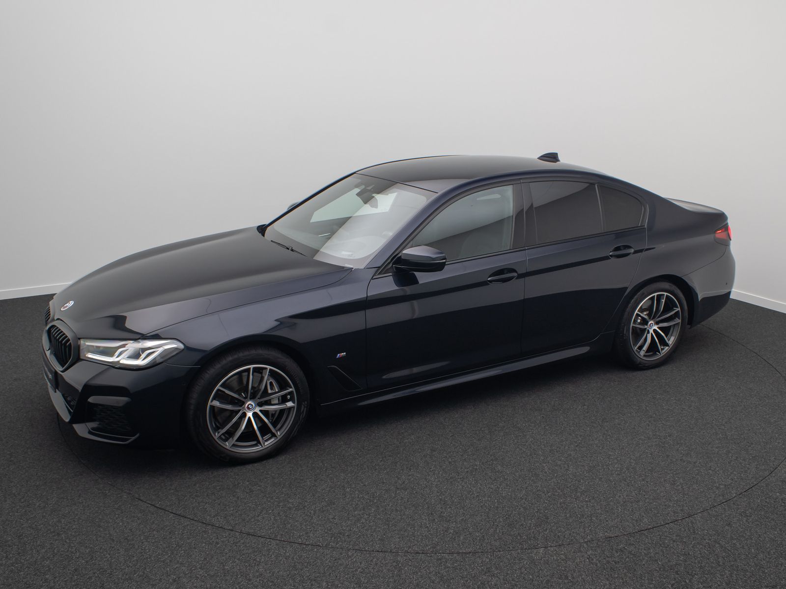 Fahrzeugabbildung BMW 540i xD M Sport H/K Kamera HUD DAB Standhzng AHK