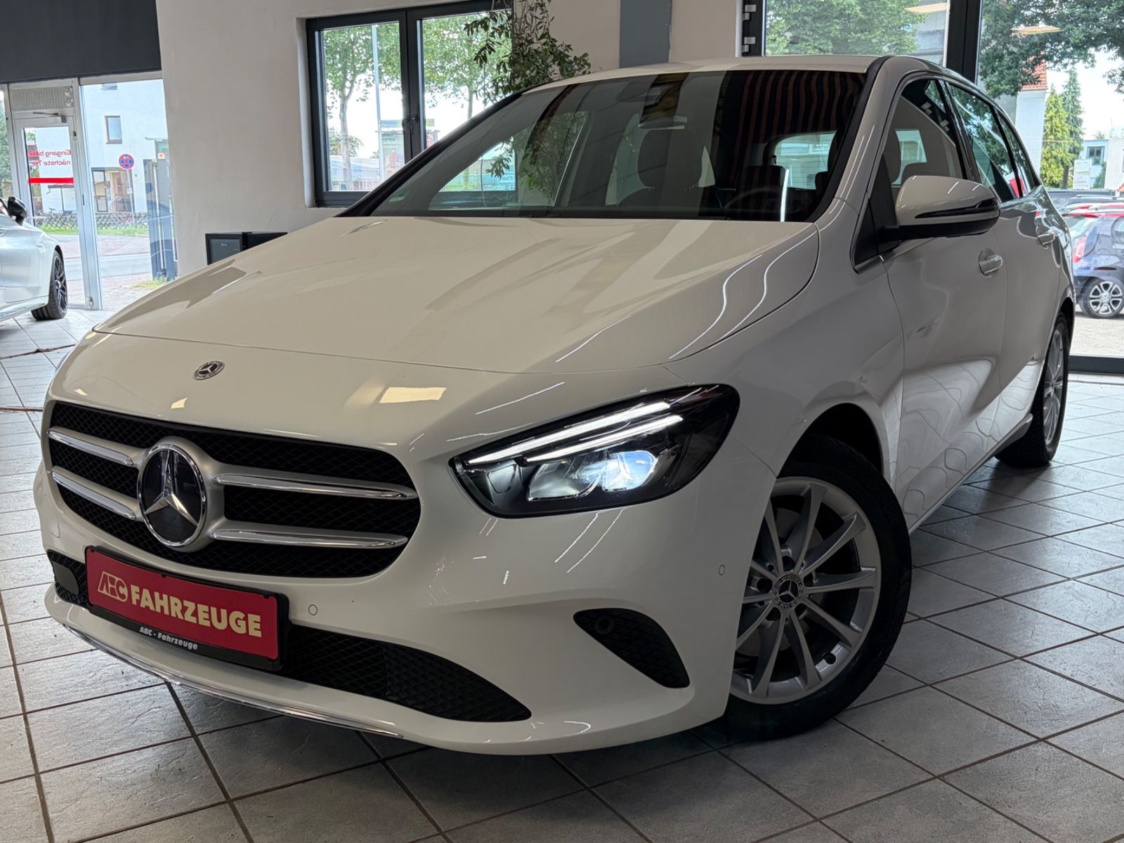MERCEDES-BENZ B 220 4Matic 2.Hand / LED / HU NEU / Garantie